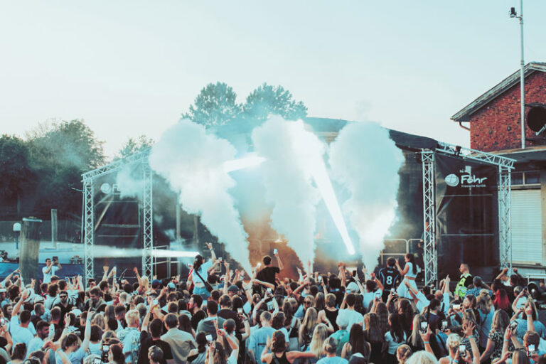FÖHR TANZT! – Zwei Tage DJ-Beats und ABBA-Hits am Wyker Binnenhafen